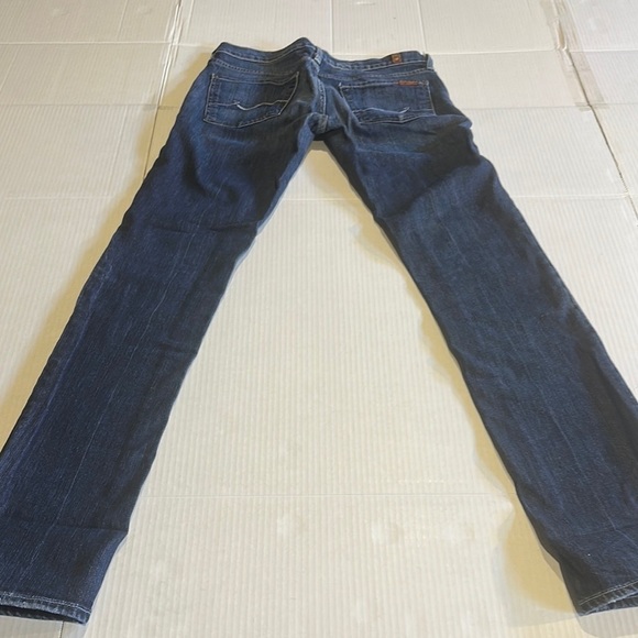 7FAM Classic Blue Denim straifht leg Jeans w multiple pockets and zipper front - Picture 6 of 11